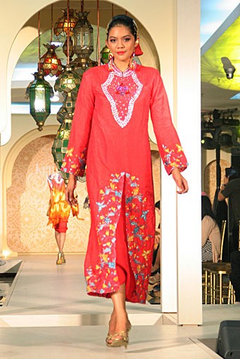 Ian Adrian Festive & Celebration. Wajah Mode in Ramadhan 2012 at Plaza Blok M. Jakarta. [Foto: Mohammad Abduh/Wolipop]