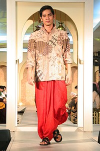 Ian Adrian Festive & Celebration. Wajah Mode in Ramadhan 2012 at Plaza Blok M. Jakarta. [Foto: Mohammad Abduh/Wolipop]