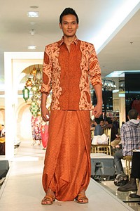 Ian Adrian Festive & Celebration. Wajah Mode in Ramadhan 2012 at Plaza Blok M. Jakarta. [Foto: Mohammad Abduh/Wolipop]