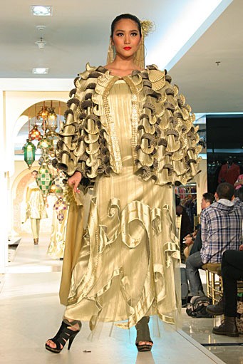 Ian Adrian Festive & Celebration. Wajah Mode in Ramadhan 2012 at Plaza Blok M. Jakarta. [Foto: Mohammad Abduh/Wolipop]