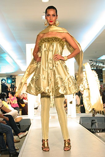 Ian Adrian Festive & Celebration. Wajah Mode in Ramadhan 2012 at Plaza Blok M. Jakarta. [Foto: Mohammad Abduh/Wolipop]