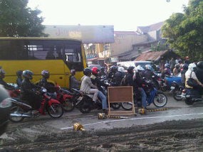 Perbaikan Jalan di Simpangan Depok, Lalin Kusut