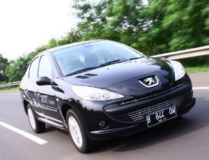 Sedan Kecil Eropa Penantang Raksasa Jepang