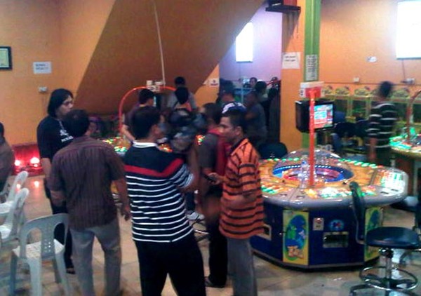 Polisi Gerebek Judi Bola Ketangkasan