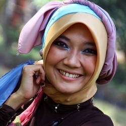 Sulis, dari Ikon Lagu Islami ke Kepala Sekolah