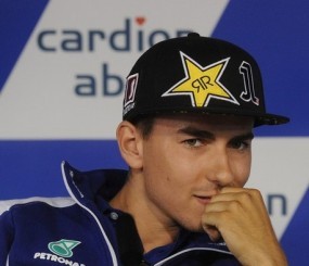 Lorenzo Tak Mau Stoner Menjauh