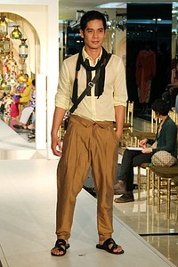 Ali Charisma Festive & Celebration Wajah Mode in Ramadan 2012 at Plaza Blok M. Jakarta. [Foto: Mohammad Abduh/Wolipop]