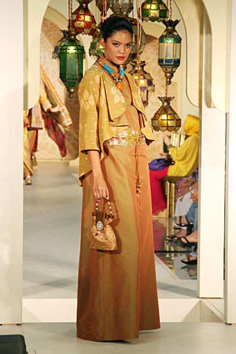 Agnes Budhisurya Festive & Celebration. Wajah Mode in Ramadan 2012. Plaza Blok M. Jakarta. [Foto: Mohammad Abduh/Wolipop]