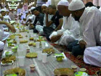 Berbuka Puasa Bersama di Masjid Nabawi
