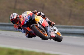 Stoner Patahkan Dominasi Pedrosa