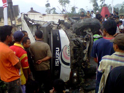 Truk Terguling, 5 Jamaah Gereja Tewas