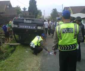 Seorang Ibu Histeris Melihat Anak Kesayangan Terbujur Kaku