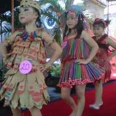 HUT ke 196 Paroki Gelar Fashion Gaun Daur Ulang