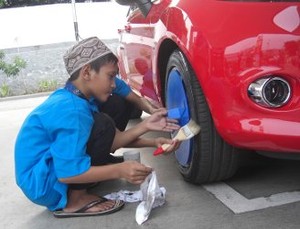 Bakti Sosial Ala Pecinta Peugeot di Bulan Ramadan