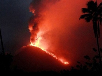 Gunung Soputan Kembali Meletus