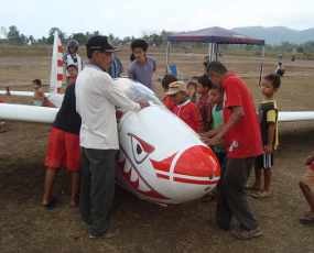 Terbang Layang, Tontonan Unik Warga Pacitan Saat Ngabuburit