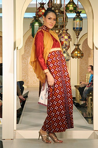 Manik Puspito Festive & Celebration. Wajah Mode in Ramadan 2012 at Plaza Blok M. Jakarta. [Photo by Mohammad Abduh/Wolipop]