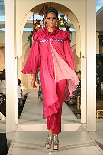 Manik Puspito Festive & Celebration. Wajah Mode in Ramadan 2012 at Plaza Blok M. Jakarta. [Photo by Mohammad Abduh/Wolipop]