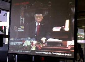 Tablet Gusur Buku Naskah Pidato di DPR 