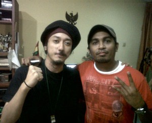 EXCLUSIVE: Glenn Fredly dan Ras Muhamad Rilis Single Bebas Unduh Esok Pagi