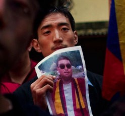 Demi Dalai Lama, Seorang Biksu Tibet Nekat Bakar Diri Hingga Tewas