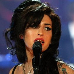 Jay Z & Kanye West Tak Sanggup Depak Amy Winehouse