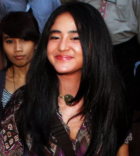 Ahmad Dhani Tunjuk 8 Pengacara untuk Kawal Dewi Persik