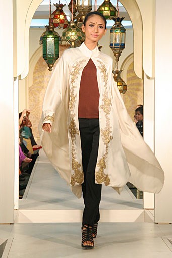 Lia Mustafa Festive & Celebration. Wajah Mode in Ramadan 2012 at Plaza Blok M. Jakarta. [Foto: Mohammad Abduh/Wolipop]