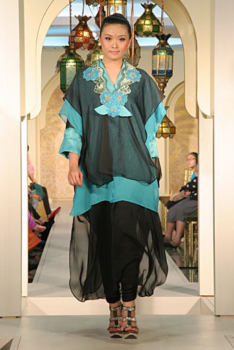 Lia Mustafa Festive & Celebration. Wajah Mode in Ramadan 2012 at Plaza Blok M. Jakarta. [Foto: Mohammad Abduh/Wolipop]