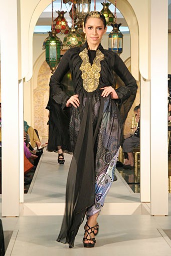 Lia Mustafa Festive & Celebration. Wajah Mode in Ramadan 2012 at Plaza Blok M. Jakarta. [Foto: Mohammad Abduh/Wolipop]