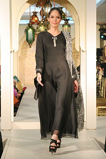 Lia Mustafa Festive & Celebration. Wajah Mode in Ramadan 2012 at Plaza Blok M. Jakarta. [Foto: Mohammad Abduh/Wolipop]