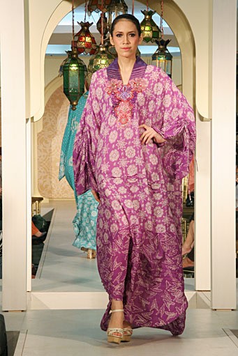 Dina Isfandiari Festive & Celebration. Wajah Mode in Ramadan 2012 at Plaza Blok M. Jakarta. [Photo by Mohammad Abduh/Wolipop]