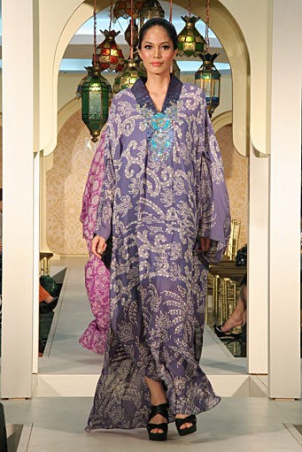 Dina Isfandiari Festive & Celebration. Wajah Mode in Ramadan 2012 at Plaza Blok M. Jakarta. [Photo by Mohammad Abduh/Wolipop]