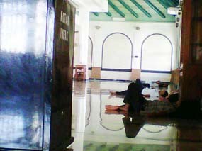 Iktikaf di Masjid Agung Jateng, Jika Ketiduran Ditertibkan