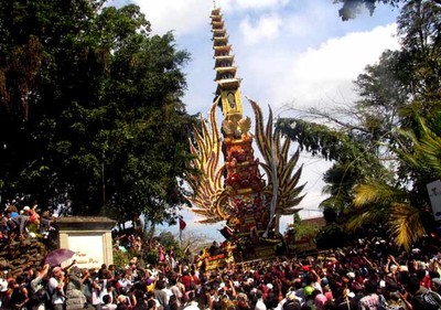 Ngaben Kolosal Puri Ubud