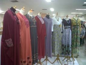 Baju Koko dan Gamis Syahrini di ITC Cempaka Mas Diserbu Pengunjung 
