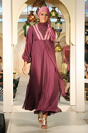 Dewi Syifa Festive & Celebration. Wajah Mode in Ramadan 2012. Plaza Blok M. Jakarta. [Foto: Mohammad Abduh/Wolipop]