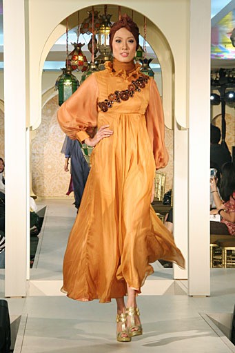 Dewi Syifa Festive & Celebration. Wajah Mode in Ramadan 2012. Plaza Blok M. Jakarta. [Foto: Mohammad Abduh/Wolipop]