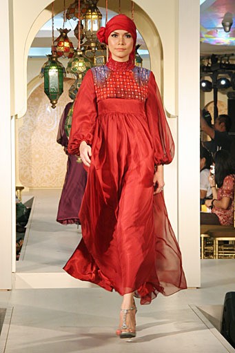 Dewi Syifa Festive & Celebration. Wajah Mode in Ramadan 2012. Plaza Blok M. Jakarta. [Foto: Mohammad Abduh/Wolipop]
