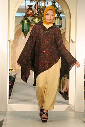 Amin Hendra Wijaya Festive & Celebration. Wajah Mode in Ramadan 2012. Plaza Blok M. Jakarta. [Photo by Mohammad Abduh/Wolipop]
