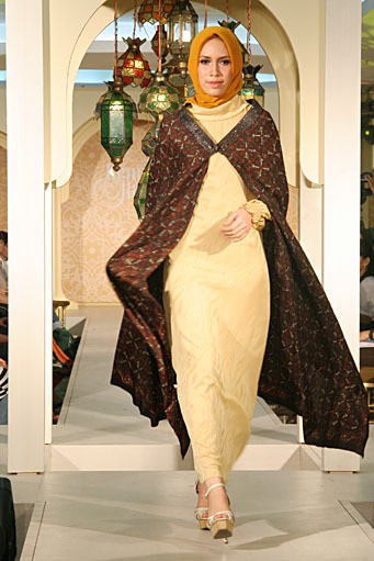 Amin Hendra Wijaya Festive & Celebration. Wajah Mode in Ramadan 2012. Plaza Blok M. Jakarta. [Photo by Mohammad Abduh/Wolipop]