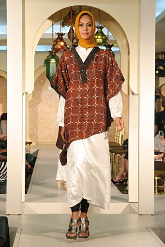 Amin Hendra Wijaya Festive & Celebration. Wajah Mode in Ramadan 2012. Plaza Blok M. Jakarta. [Photo by Mohammad Abduh/Wolipop]