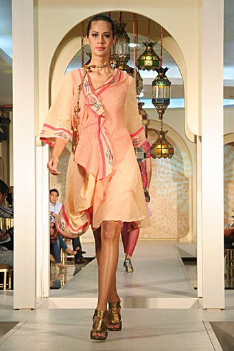 Raden Sirait Festive & Celebration. Wajah Mode in Ramadan 2012 at Plaza Blok M. Jakarta. [Foto: Mohammad Abduh/Wolipop]