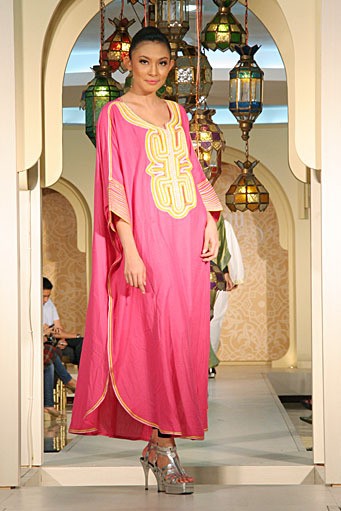 Musa Widyatmodjo Festive & Celebration. Wajah Mode in Ramadhan 2012  at Plaza Blok M. Jakarta. [Foto: Mohammad Abduh/Wolipop]