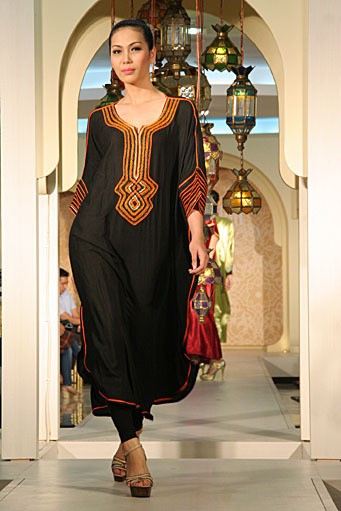 Musa Widyatmodjo Festive & Celebration. Wajah Mode in Ramadhan 2012  at Plaza Blok M. Jakarta. [Foto: Mohammad Abduh/Wolipop]