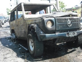Api Hanguskan Mobil Mercy