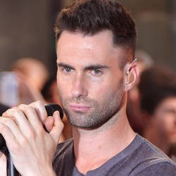 Adam Levine Santai Disebut Gay