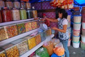 Pedagang Kue Lebaran Mulai Ramai di Pekanbaru