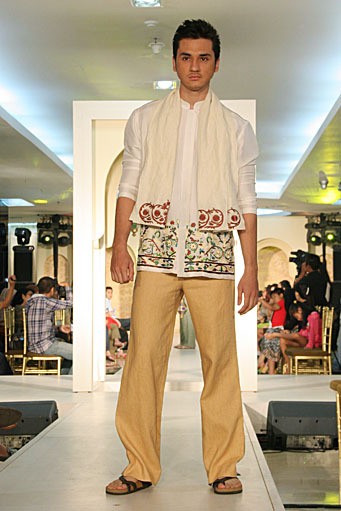 Azura Festive & Celebration. Wajah Mode in Ramadan 2012 at Plaza Blok M. Jakarta. [Photo by Mohammad Abduh/Wolipop]