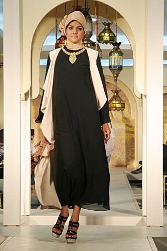 Najua Yanti Festive & Celebration. Wajah Mode in Ramadan 2012 at Plaza Blok M. Jakarta. [Foto: Mohammad Abduh/Wolipop]
